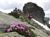 66 Su questo balcone tra rocce e dirupi